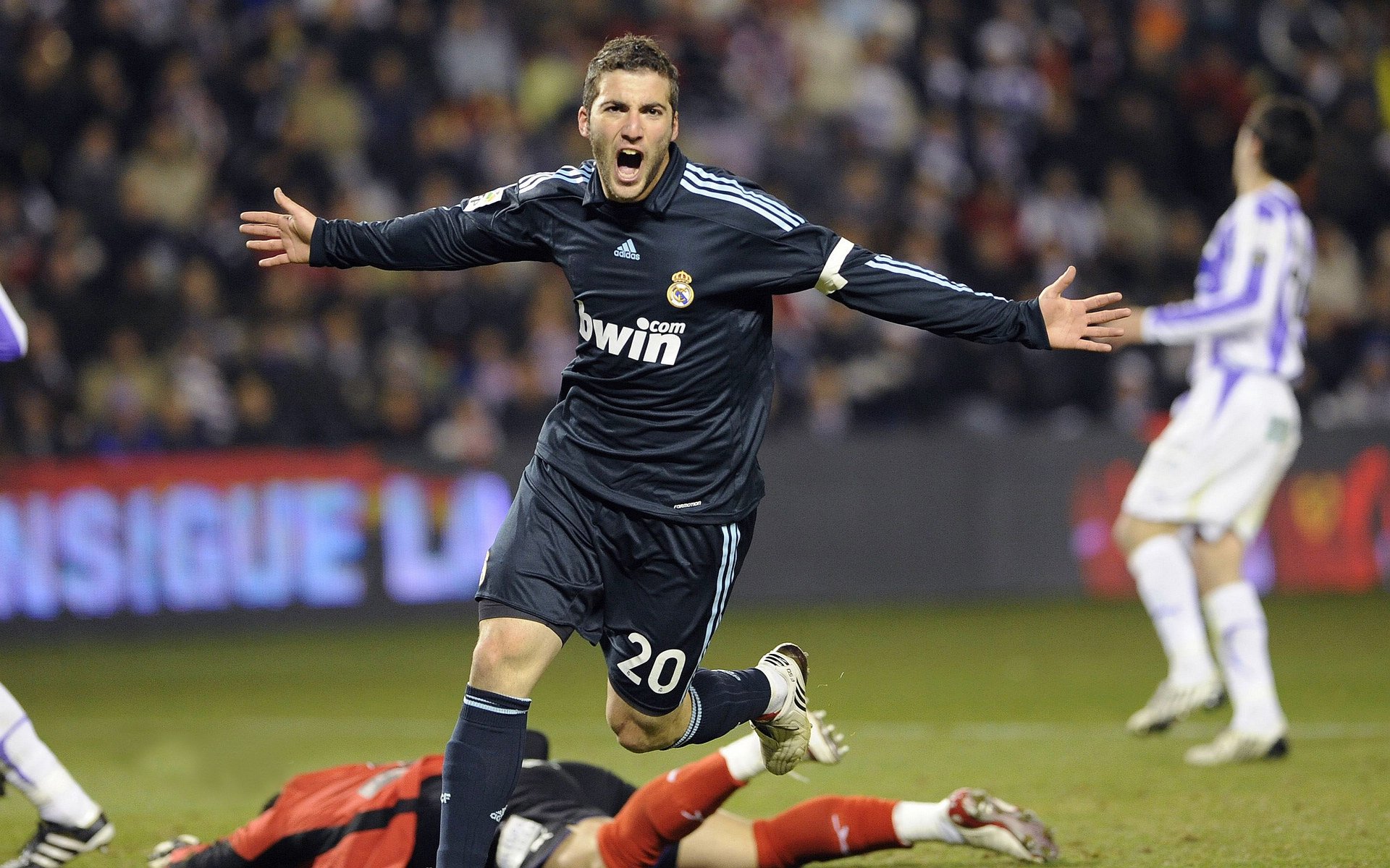 一周看点：五大联赛最激烈争夺场次盘点，五大联赛最高分夺冠